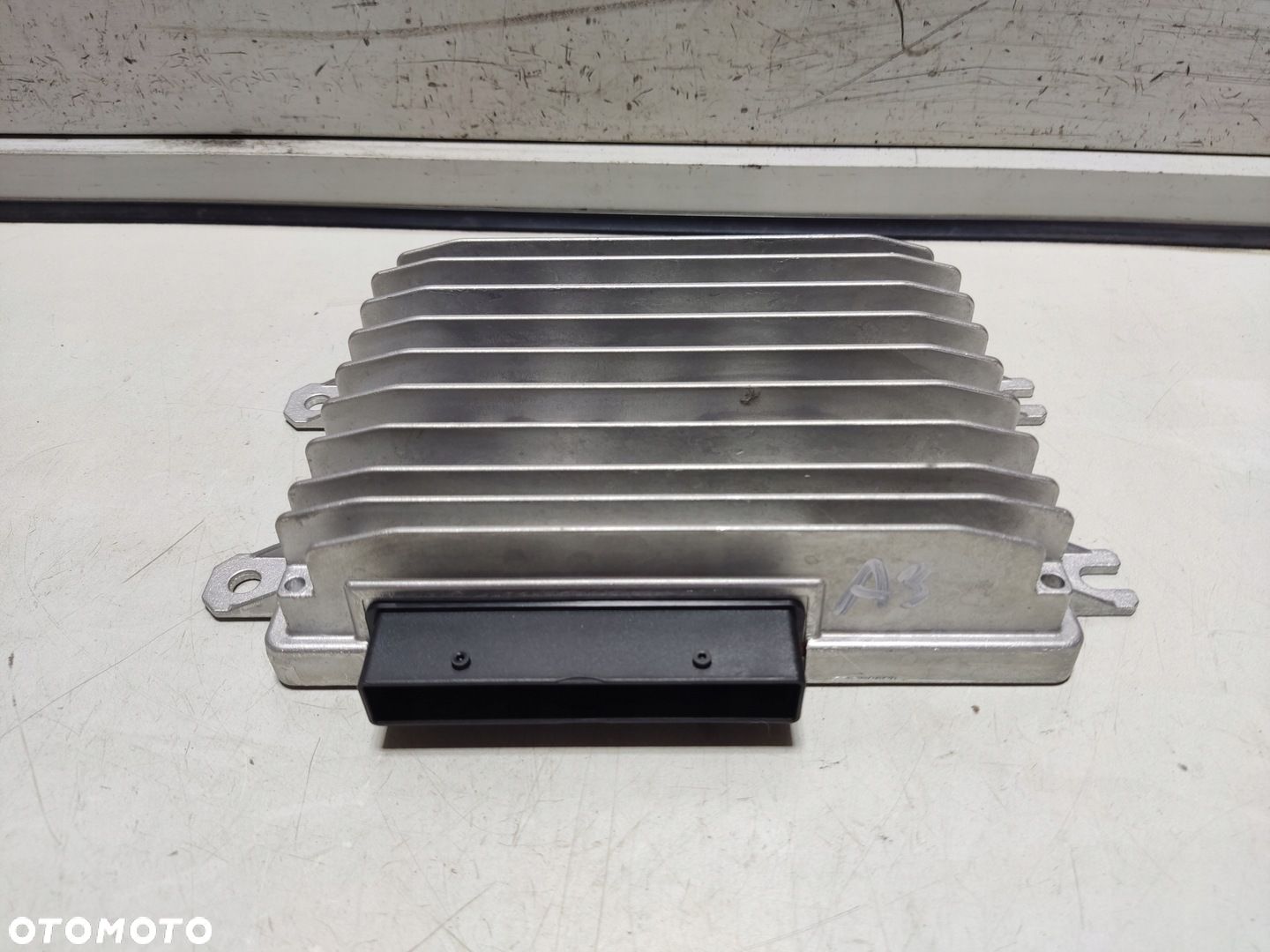 AUDI A3 8Y WZMACNIACZ HARMAN 8Y0035465A - 1