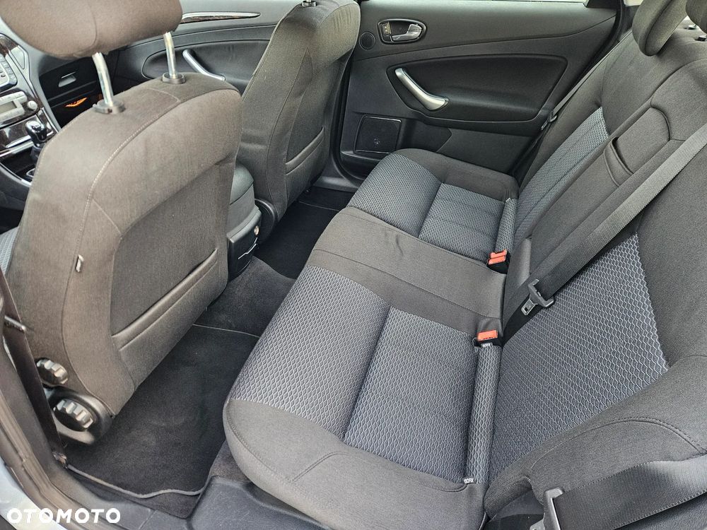 Ford Mondeo 2.0 Ghia Executive - 11