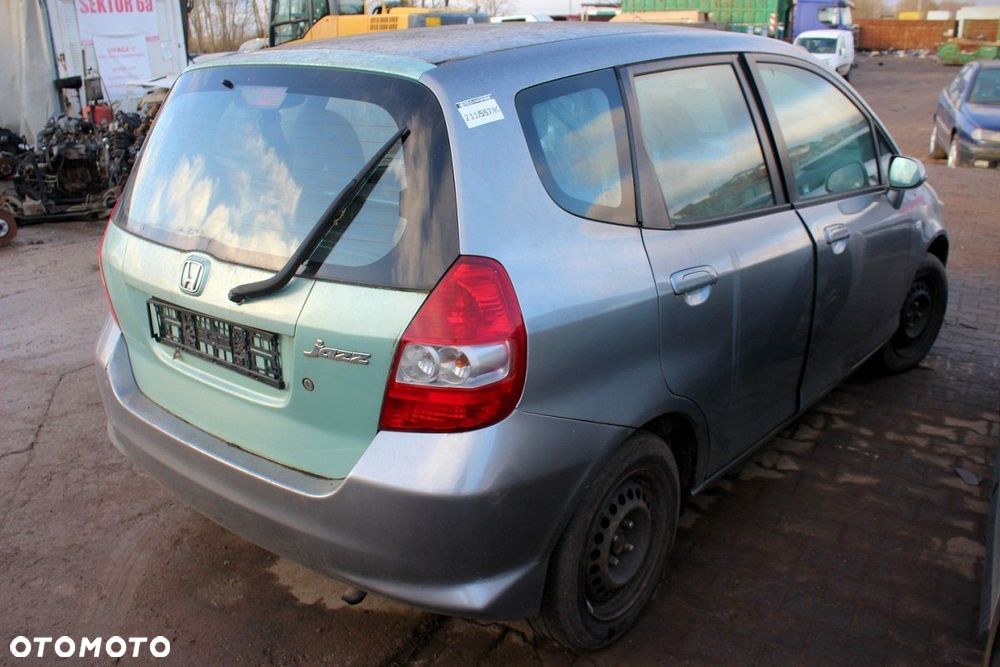 Honda Jazz II 2006 1.2i L12A4 HB5D (MASKA, ZDERZAK, LAMPA, BŁOTNIK, DRZWI, SZYBA, FOTEL) - 5
