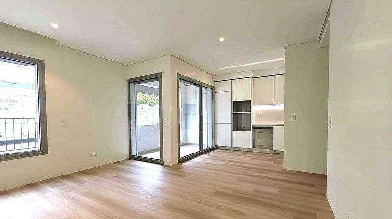 Apartamento T2 Com Varanda e garagem Junto a Foz do Douro, Porto - Grande imagem: 5/12