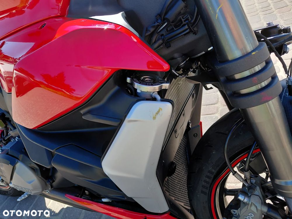 Ducati Streetfighter V2 - 14