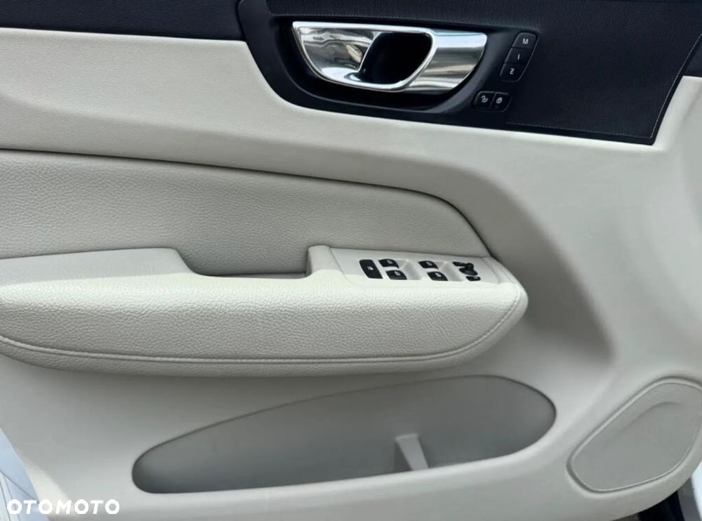 Volvo XC 60 T6 AWD Momentum - 27