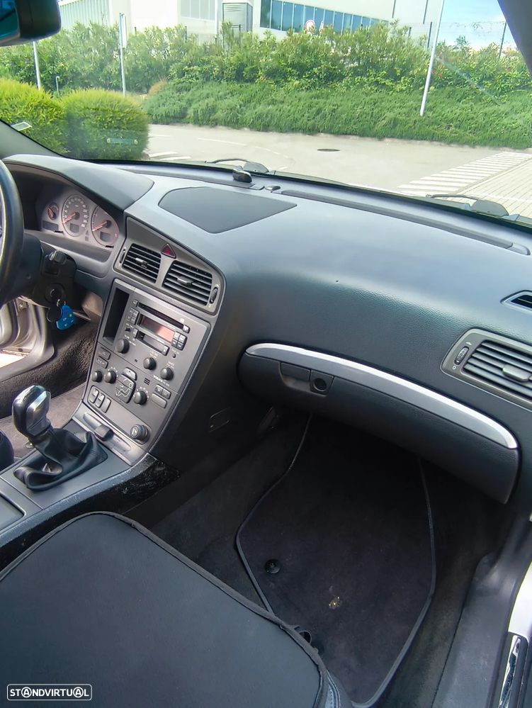 Volvo V70 2.4 D5 - 22