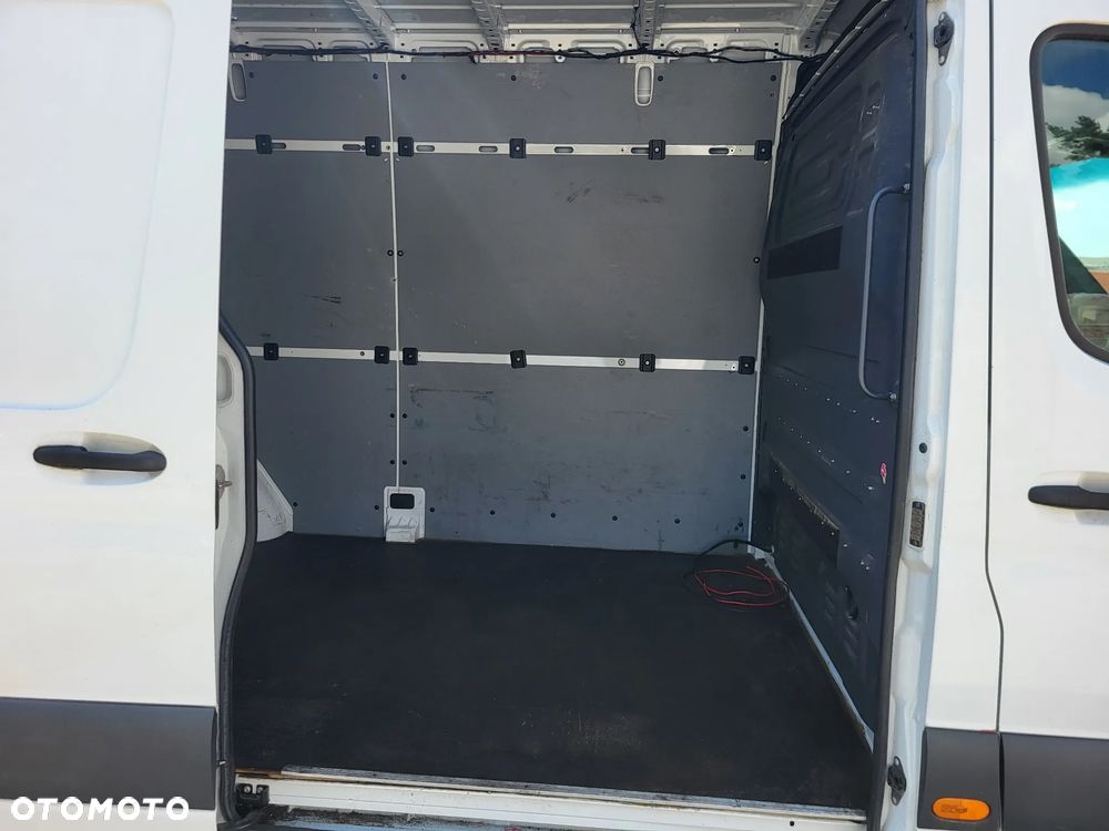Mercedes-Benz Sprinter - 14