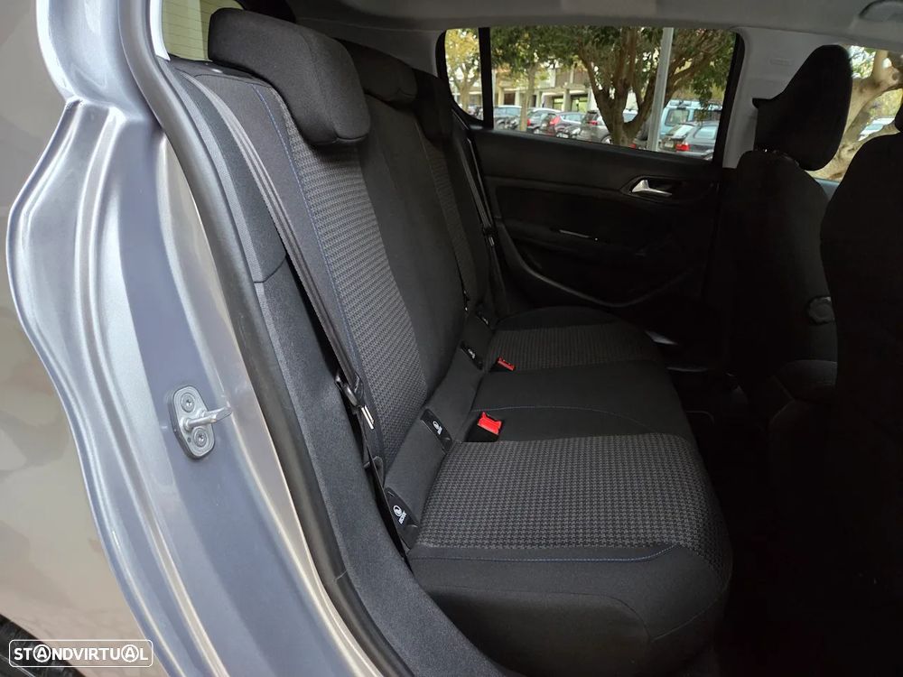 Peugeot 308 PureTech 130 GPF EAT8 Stop & Start Tech Edition - 28