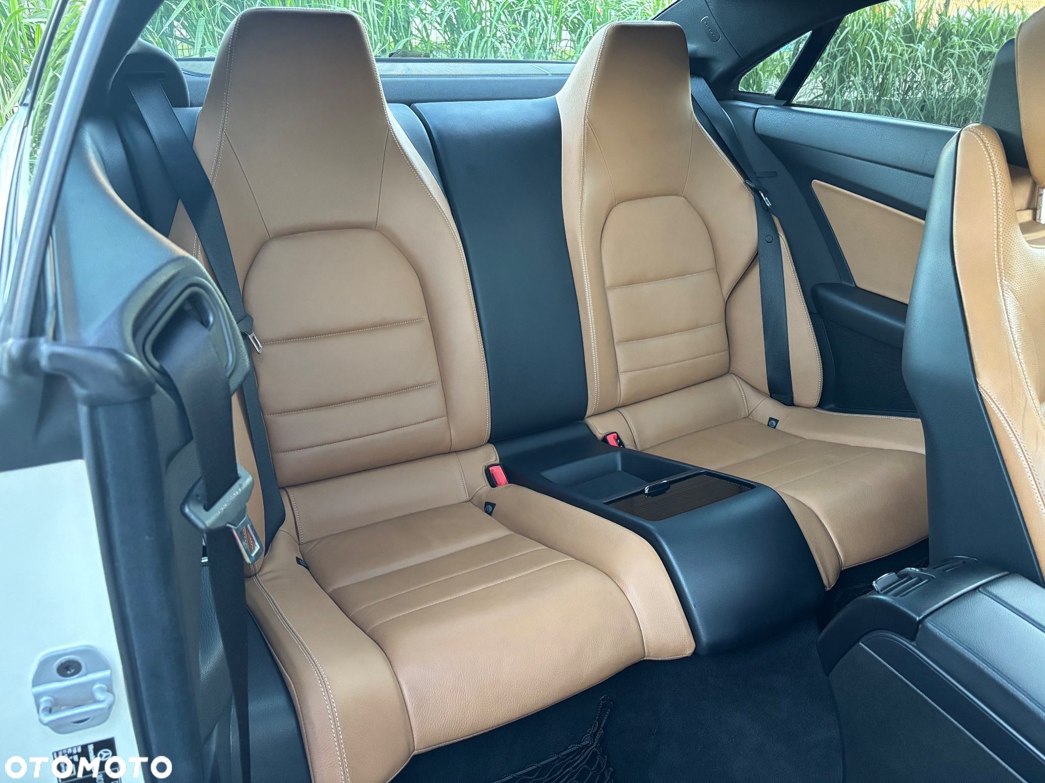 Mercedes-Benz Klasa E 250 CGI Coupe BlueEFFICIENCY Automatik Avantgarde - 15