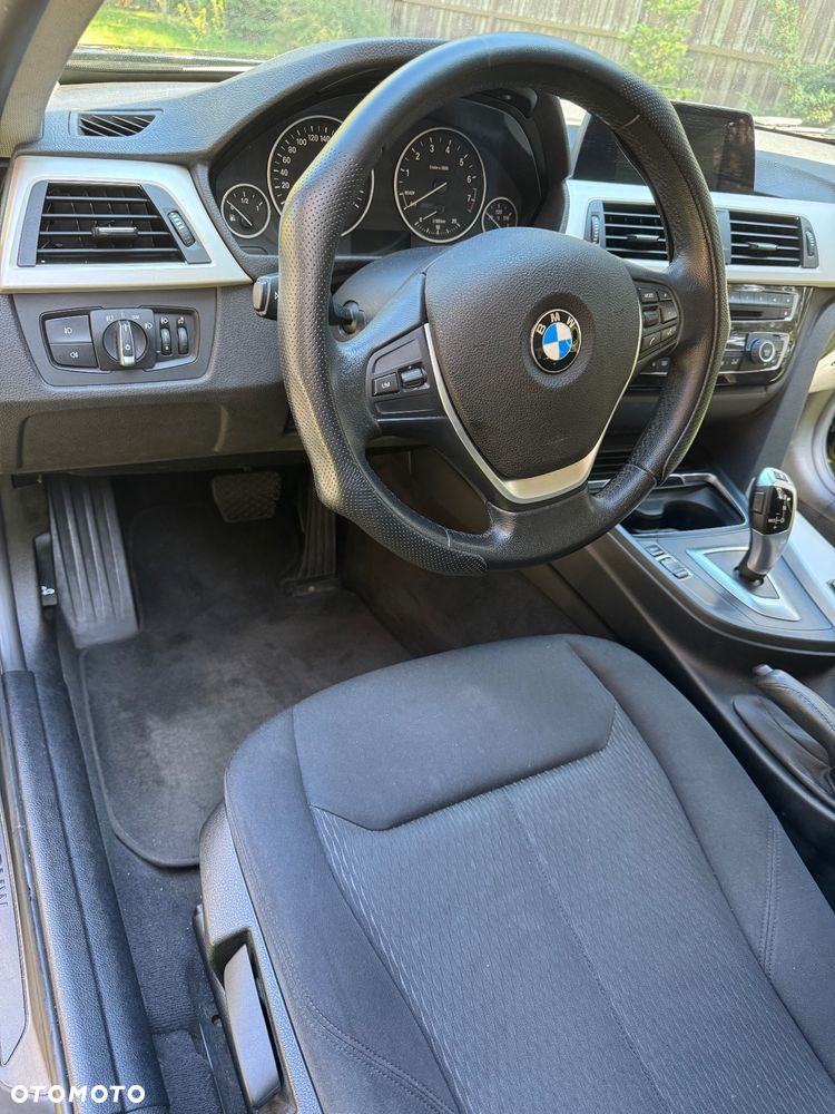 BMW Seria 3 318i - 30