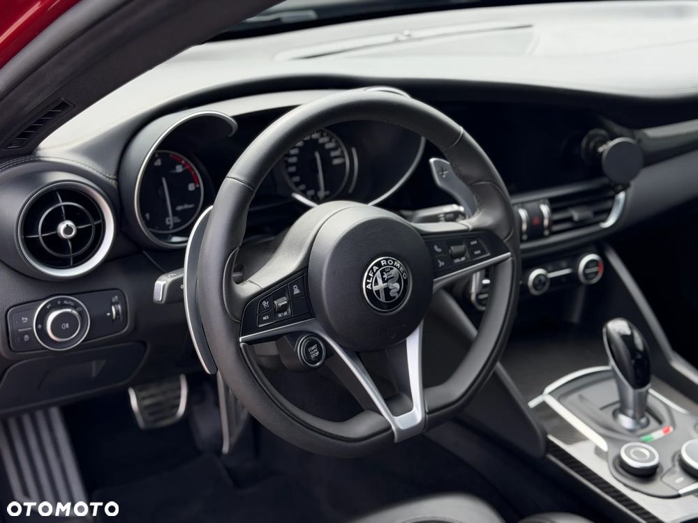 Alfa Romeo Giulia 2.2 AT8-Q4 Veloce - 11