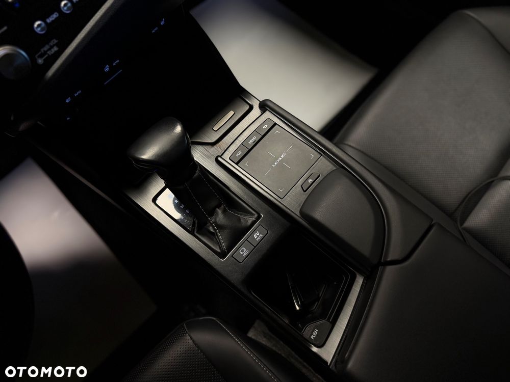 Lexus ES 300h Business Edition + - 18