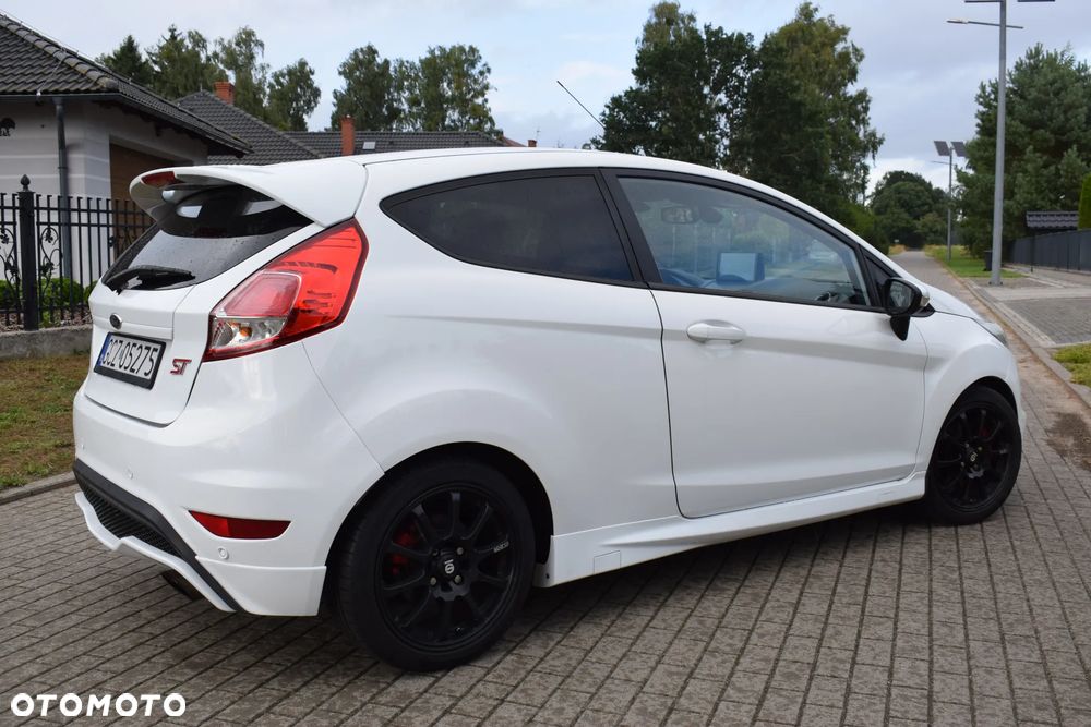 Ford Fiesta 1.6 EcoBoost mit Leder-Sport-Paket ST - 4
