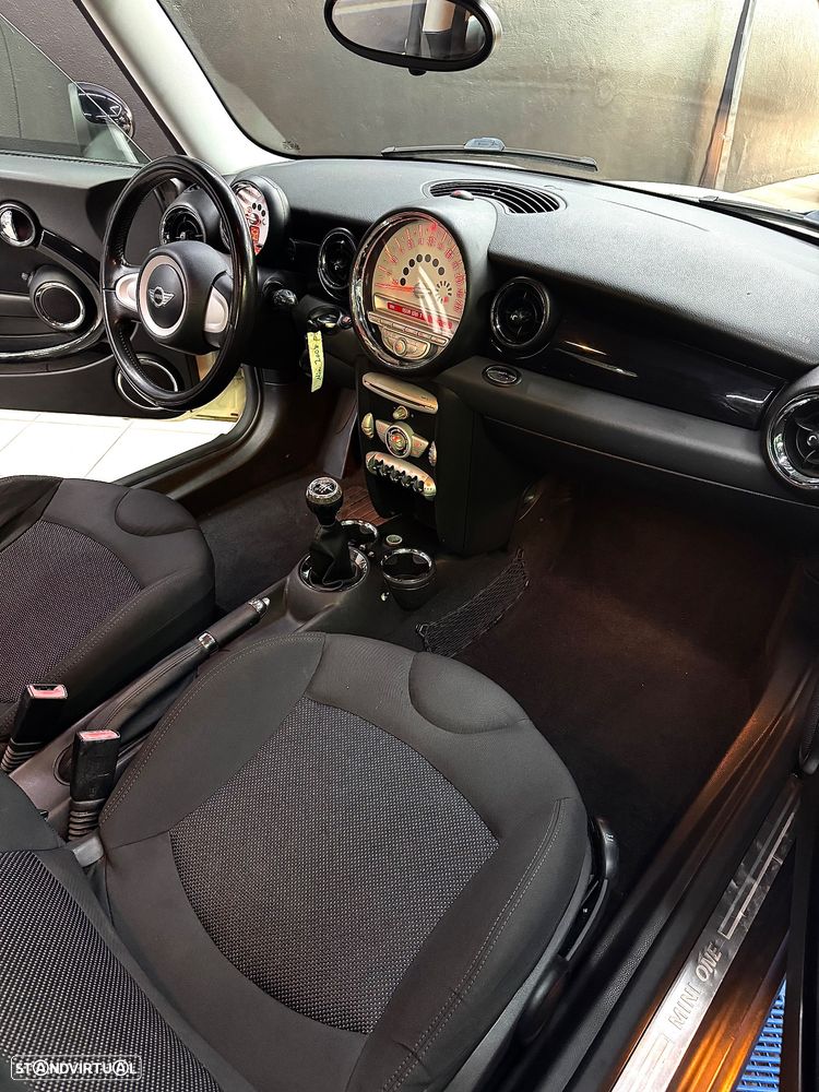 MINI 3 Portas One 1.4 - 15
