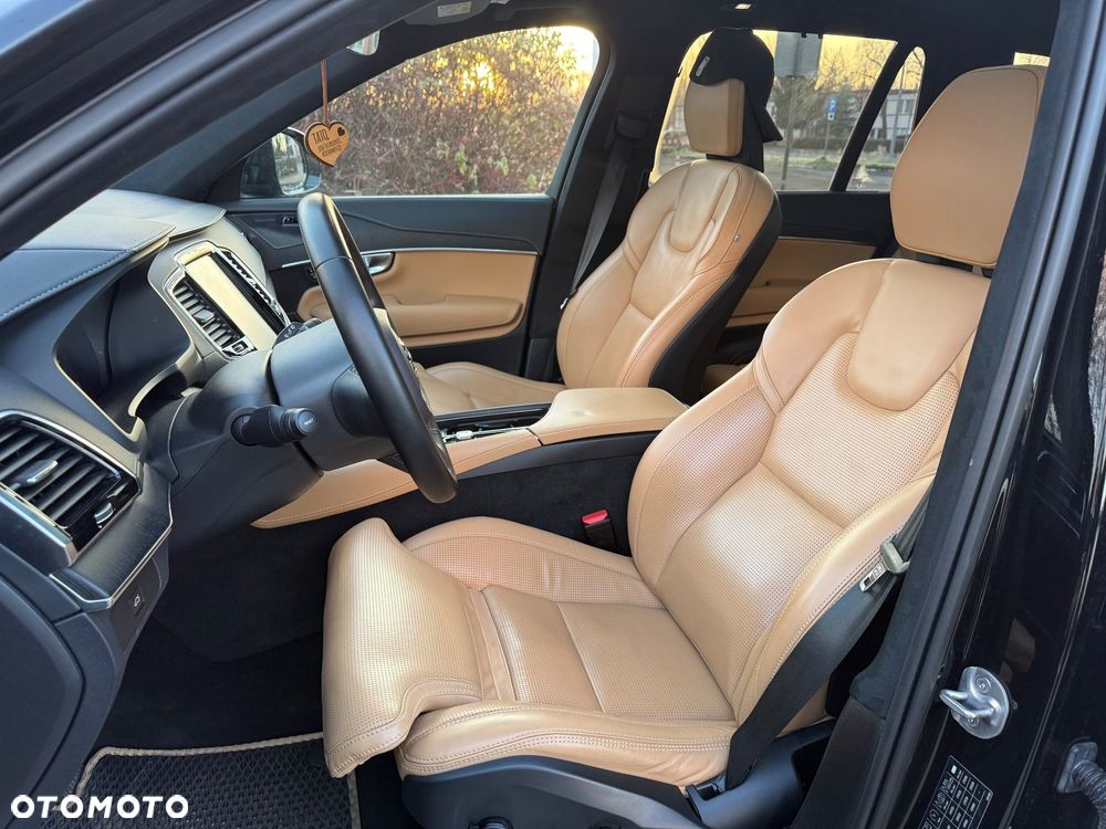 Volvo XC 90 B5 D AWD Ultimate Dark 7os - 28