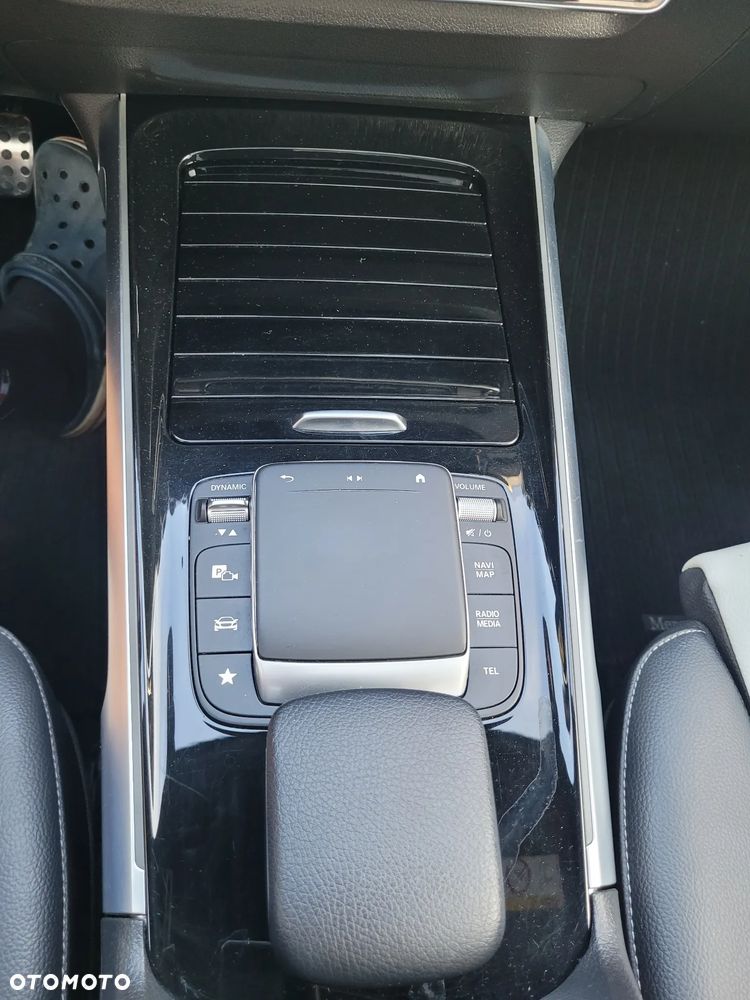 Mercedes-Benz GLB 250 4-Matic AMG Line 8G-DCT - 12