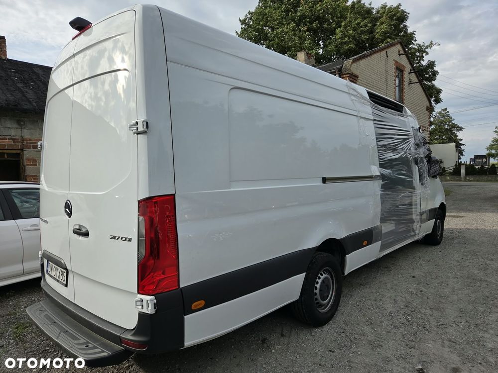 Mercedes-Benz Sprinter - 12
