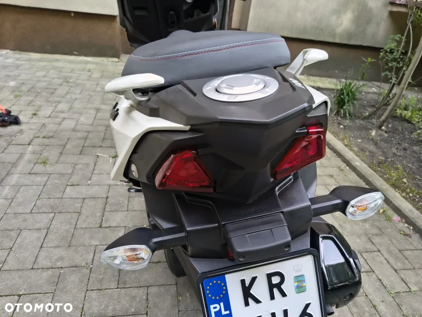 Suzuki Avenis - 16