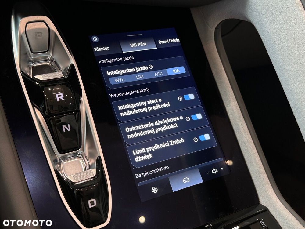 MG Cyberster 77kWh AWD Czarny Dach - 36