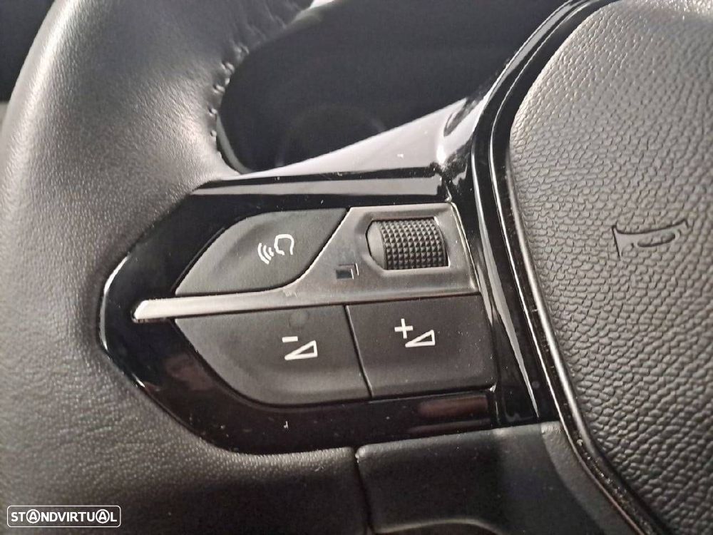 Peugeot 2008 1.2 PureTech Style - 16