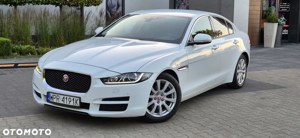 Jaguar XE 2.0 D R-Sport - 23