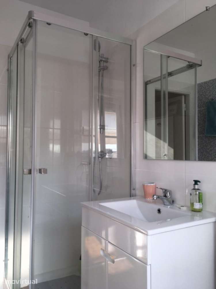 Quarto - localizado em Baixa Coimbra - Grande imagem: 4/12