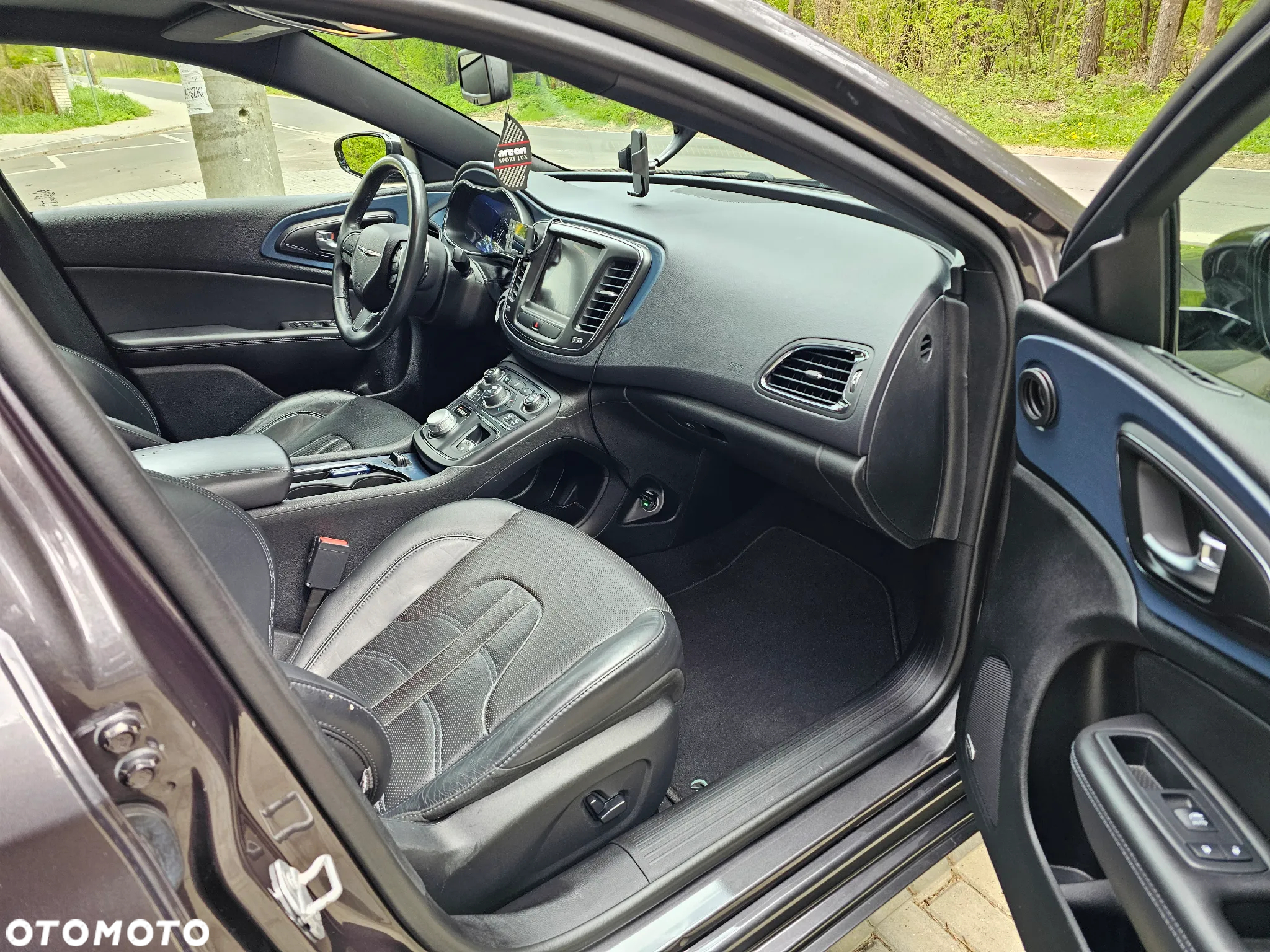 Chrysler 200 - 16