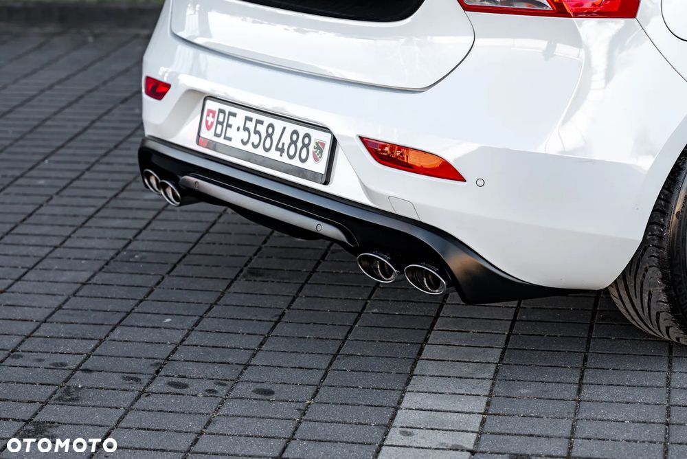 Volvo V40 T4 R Design - 39