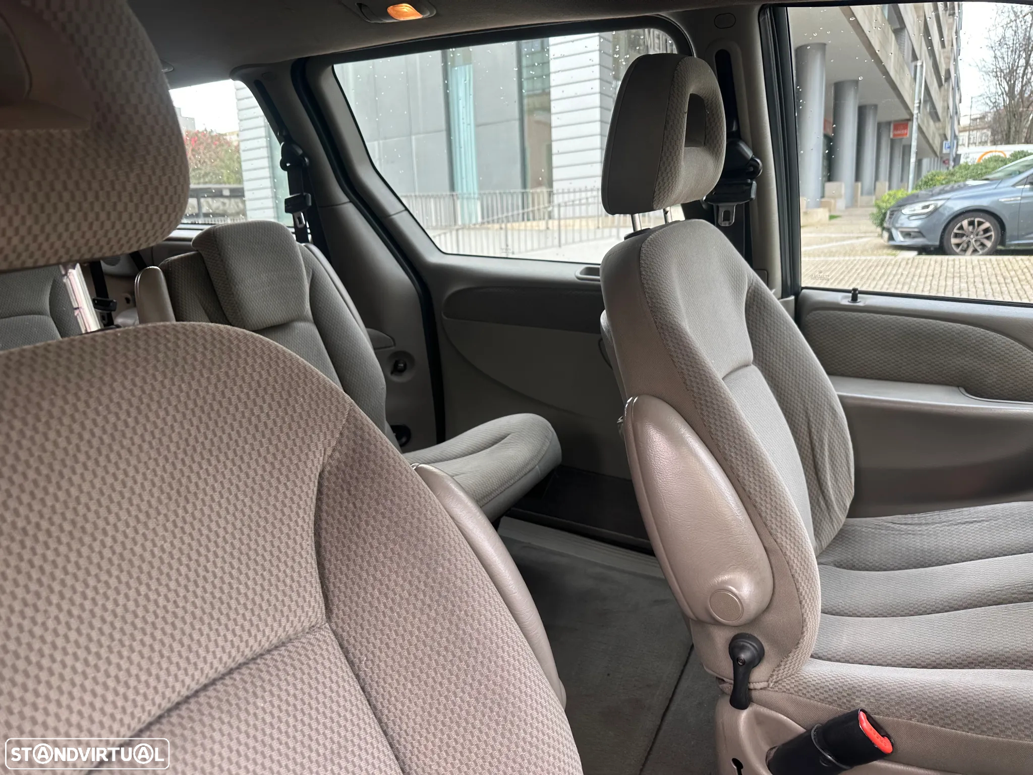 Chrysler Voyager 2.8 CRD ATX SE - 20