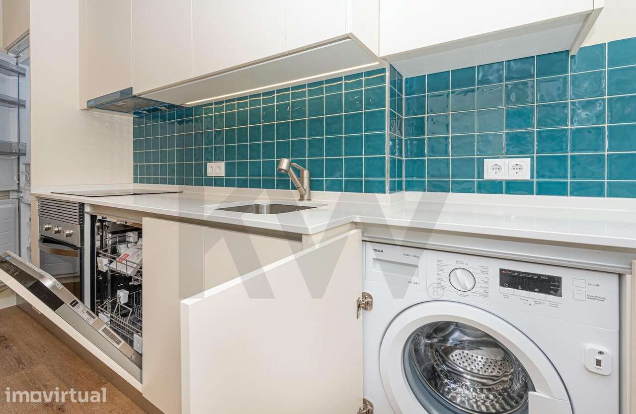 Apartamento T2 totalmente renovado e equipado no Monte Estoril a 7m a - Grande imagem: 5/20