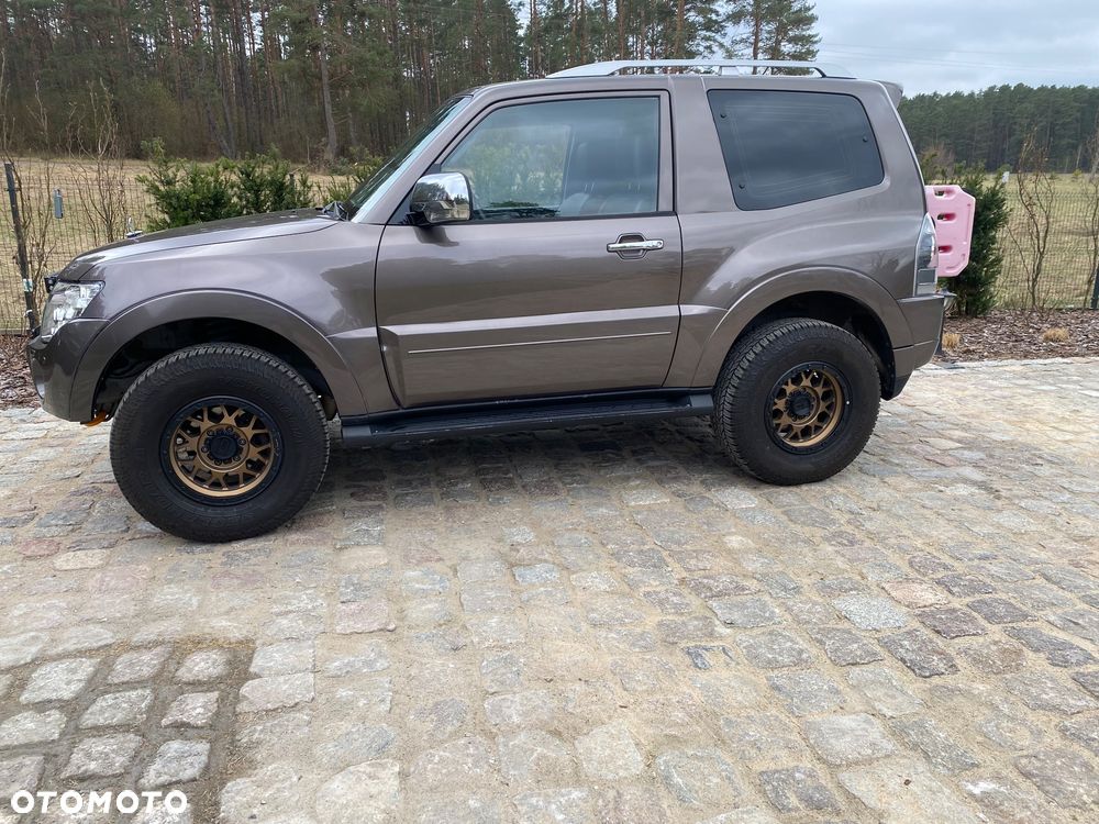 Mitsubishi Pajero - 3