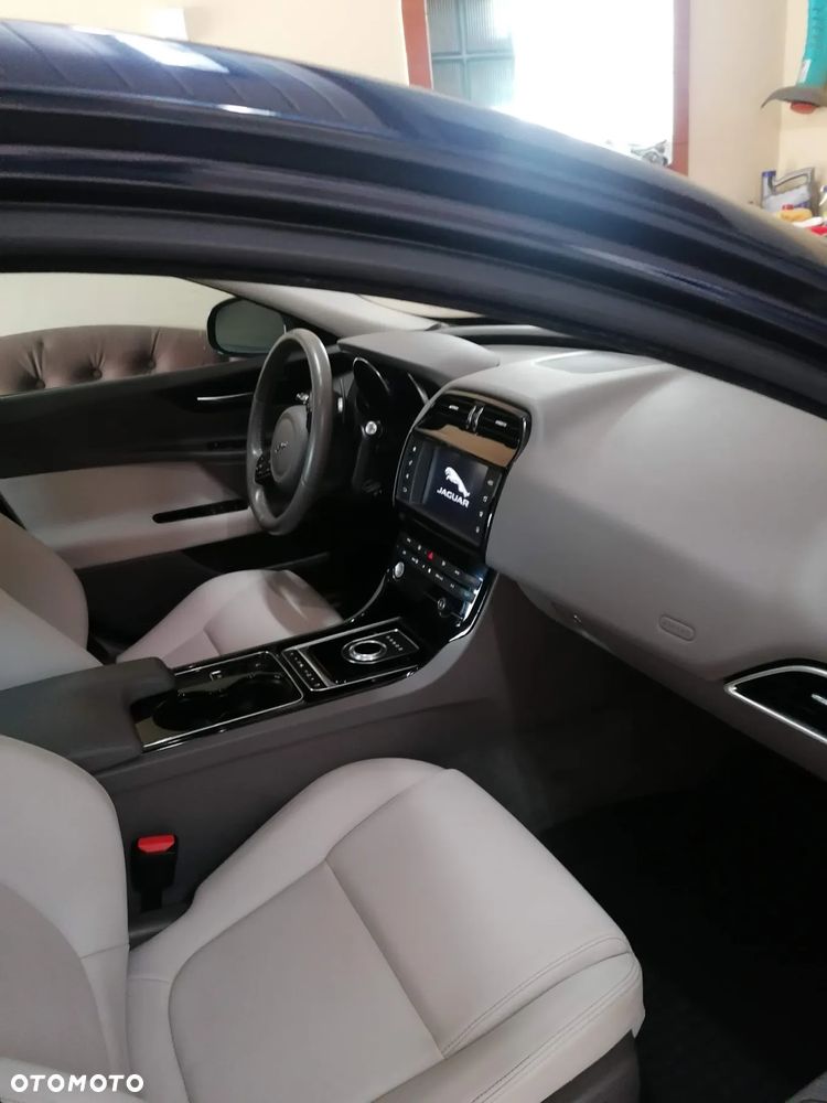 Jaguar XE - 5