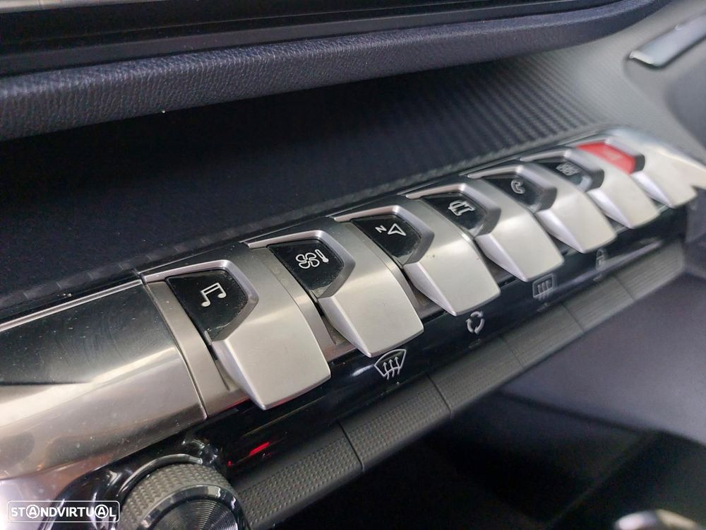 Peugeot 3008 1.5 BlueHDi Active Pack — fotografia 35