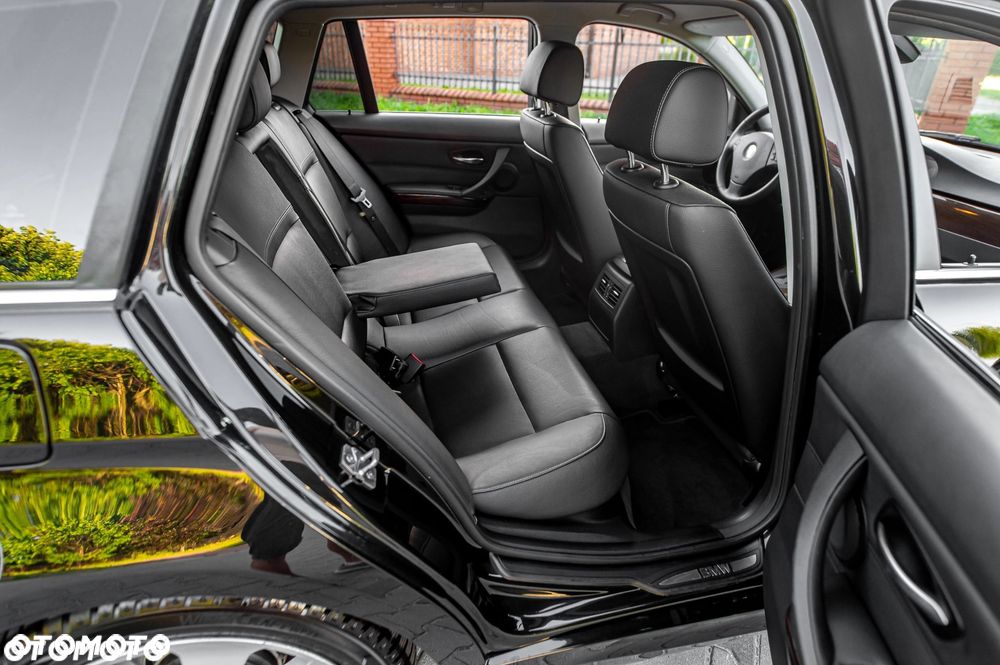 BMW Seria 3 325i xDrive Edition Exclusive - 20
