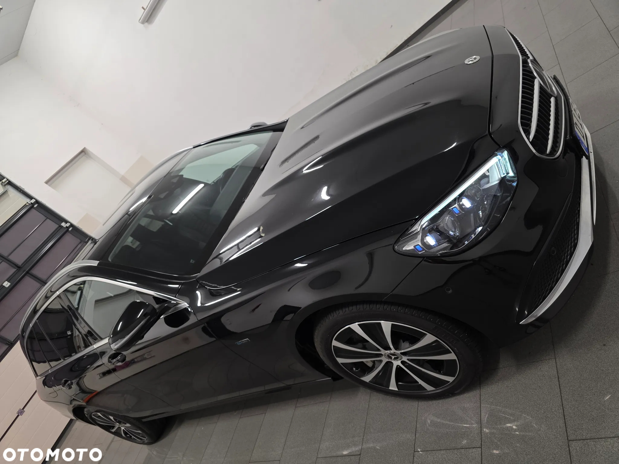 Mercedes-Benz Klasa E 220 d 4Matic 9G-TRONIC AMG Line - 3
