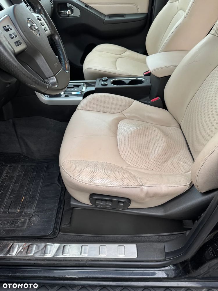 Nissan Pathfinder - 10