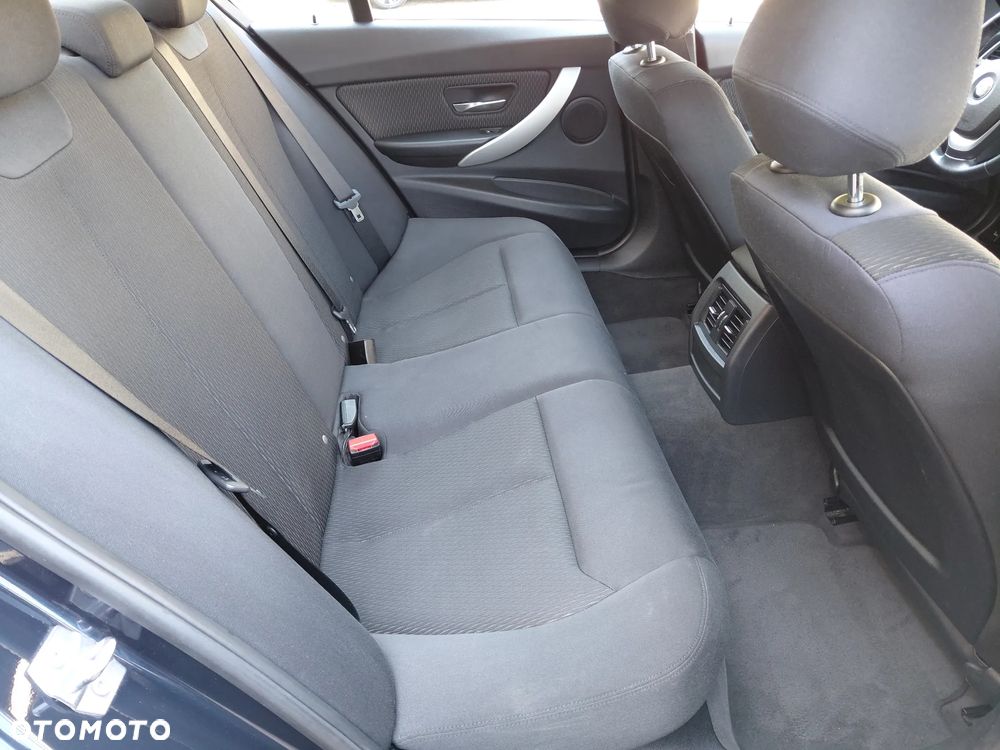 BMW Seria 3 318d Luxury Line EU6 - 10