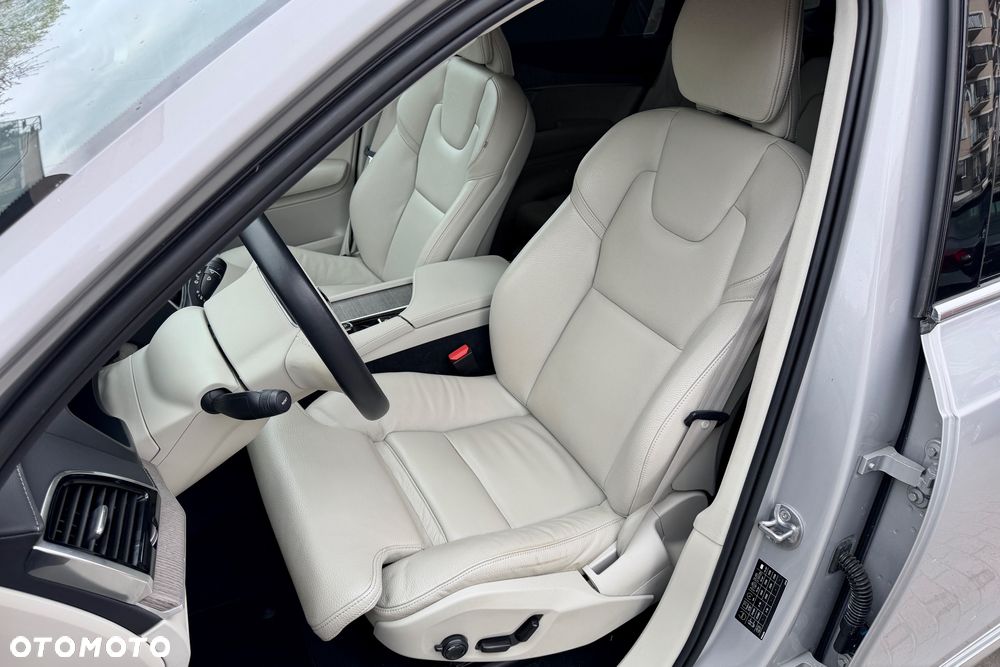 Volvo XC 90 B5 D AWD Plus Bright - 11