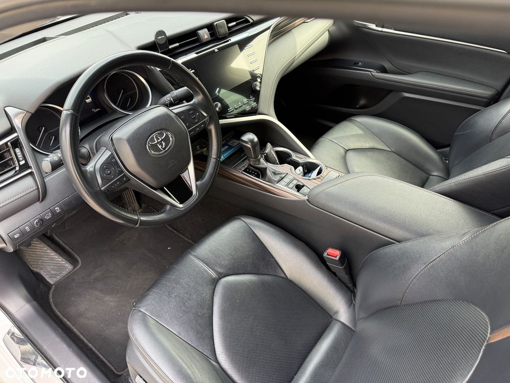 Toyota Camry - 10