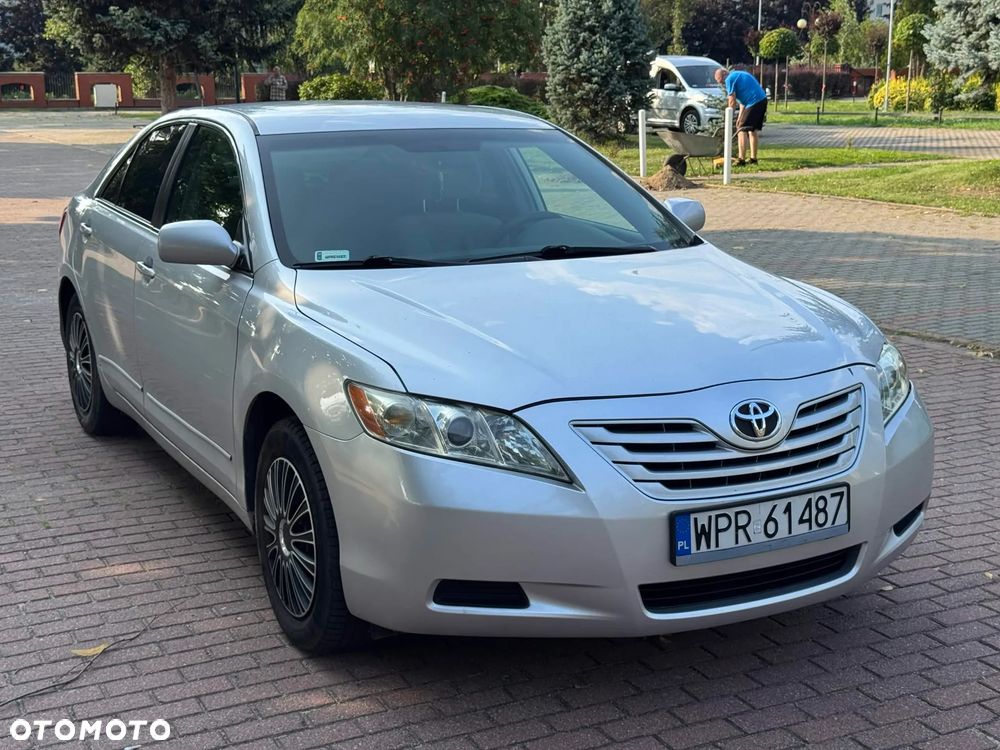 Toyota Camry - 1