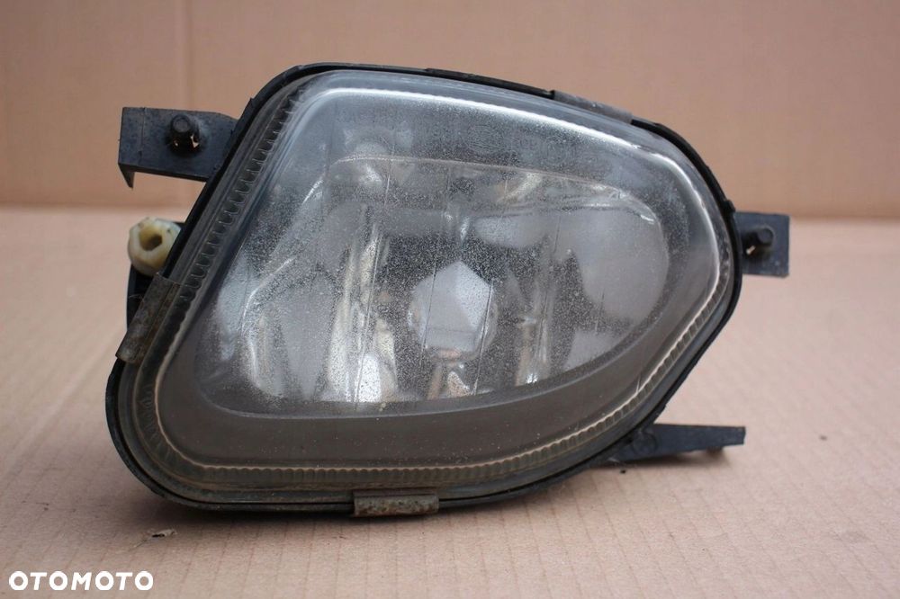 Halogen lampa przeciwmgielna LEWY Mercedes W211 e-klasa 2118200556 - 1