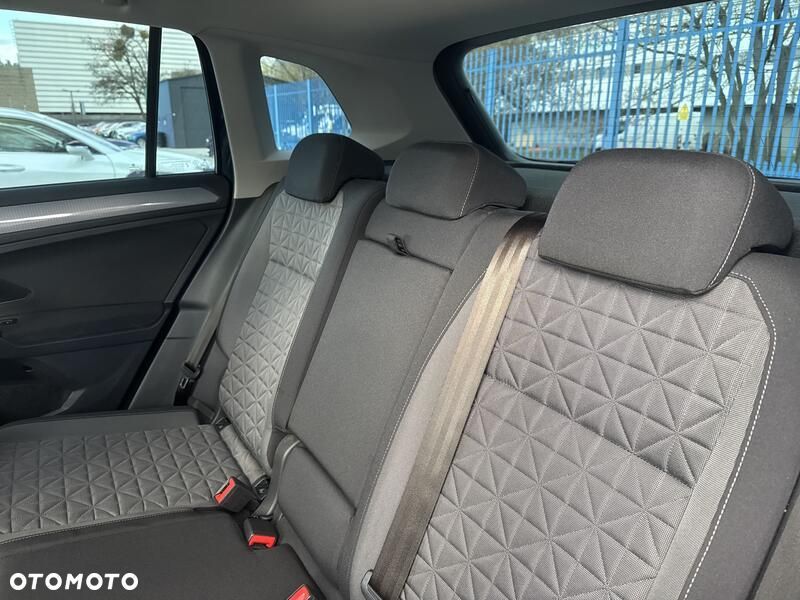 Volkswagen Tiguan - 12