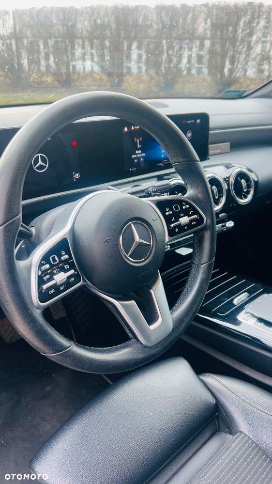 Mercedes-Benz CLA 180 7G-DCT - 17