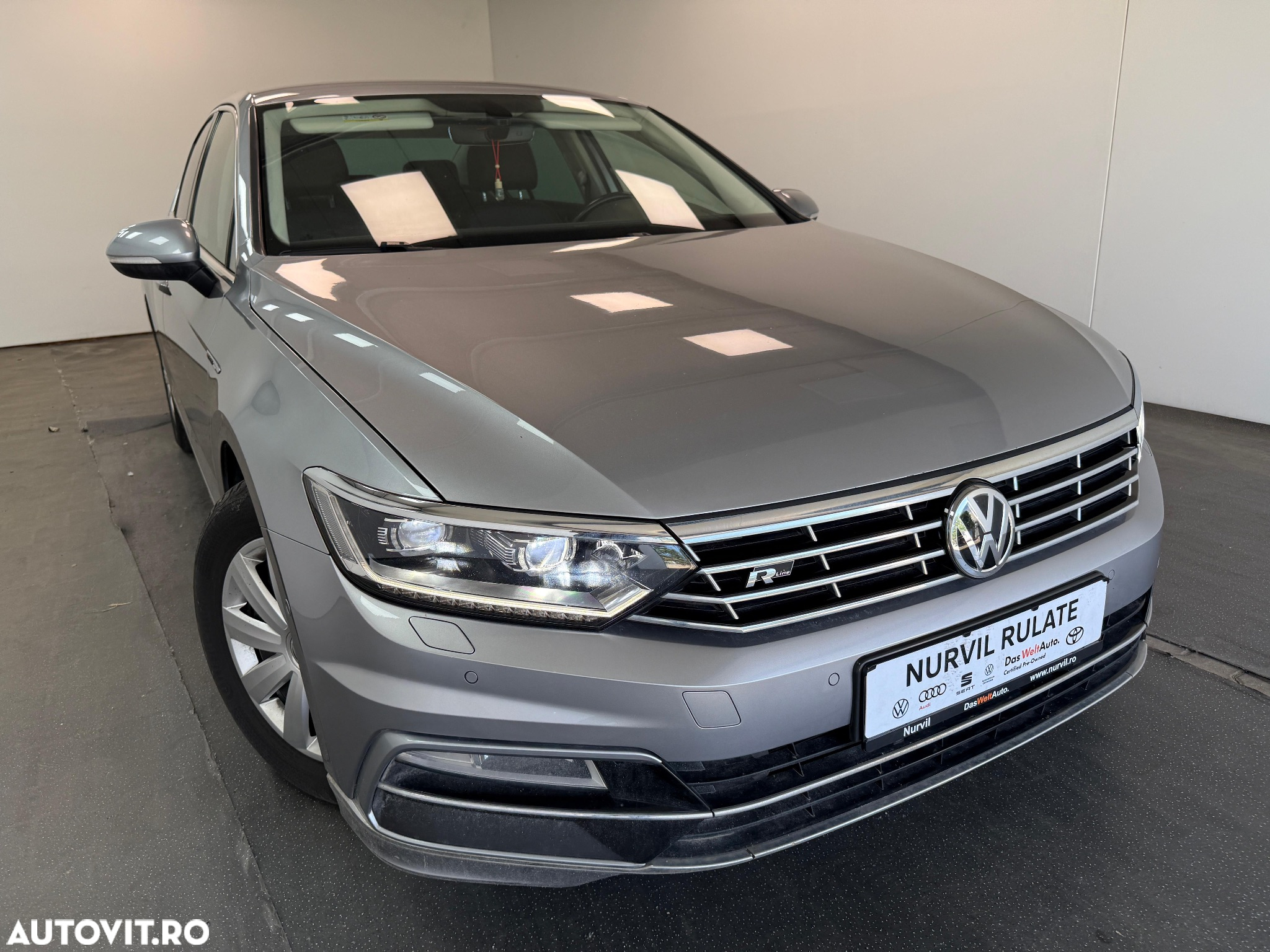 Volkswagen Passat 2.0 TDI DSG 4Motion R Executive - 26