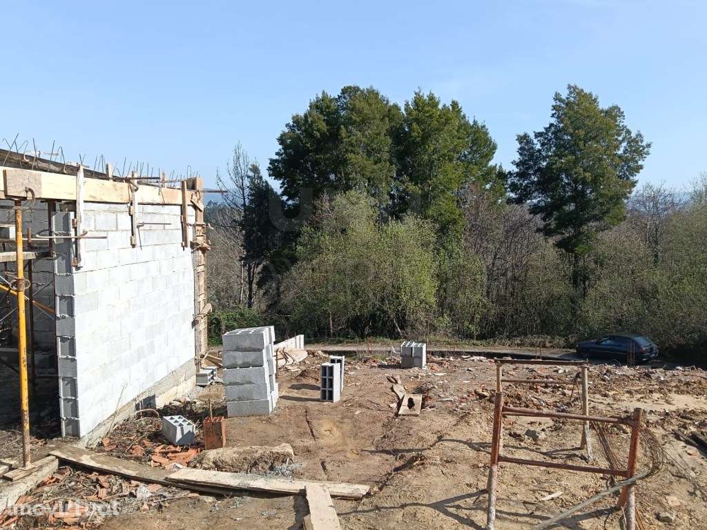 Moradia T3 em processo de reabilitação, Lanheses - Grande imagem: 2/6