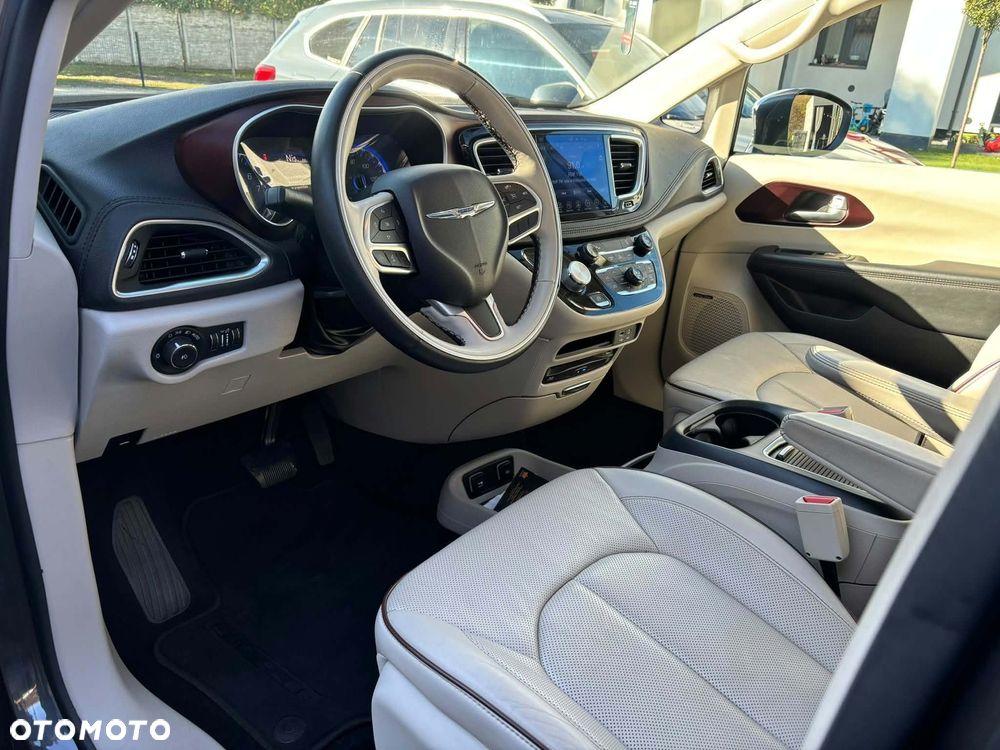 Chrysler Pacifica - 13