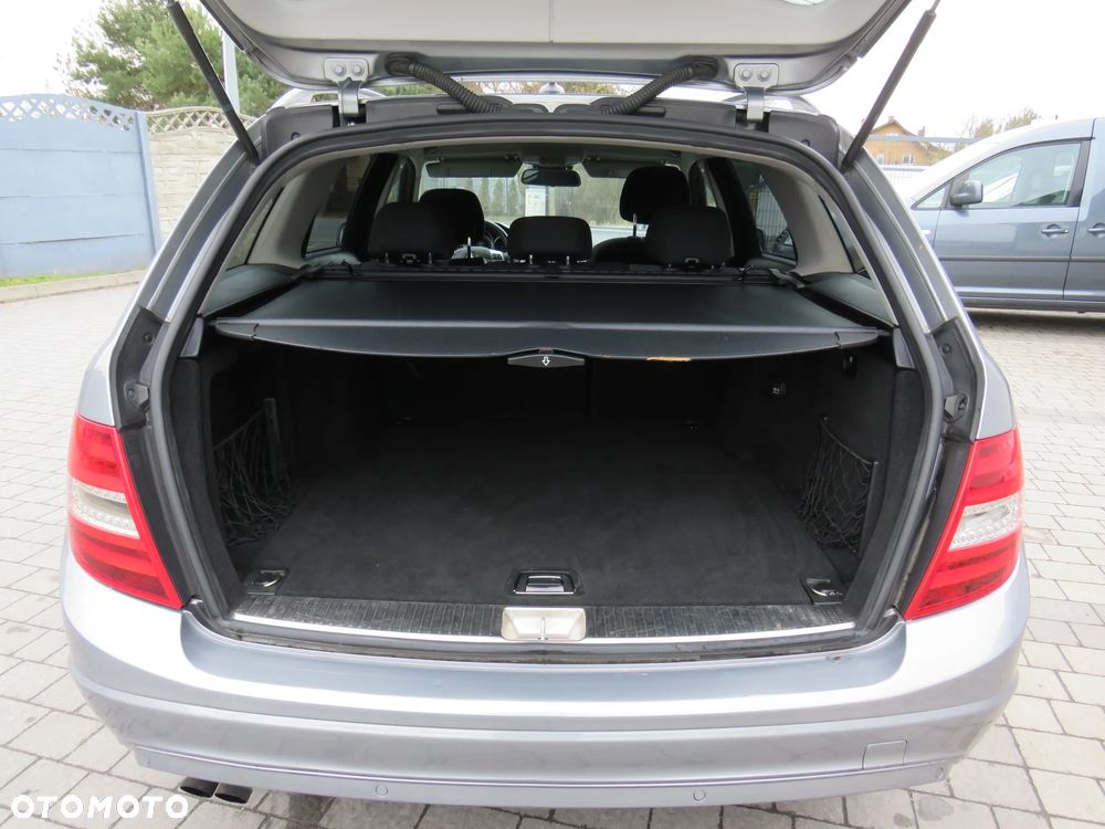 Mercedes-Benz Klasa C 200 CDI DPF BlueEFFICIENCY - 32
