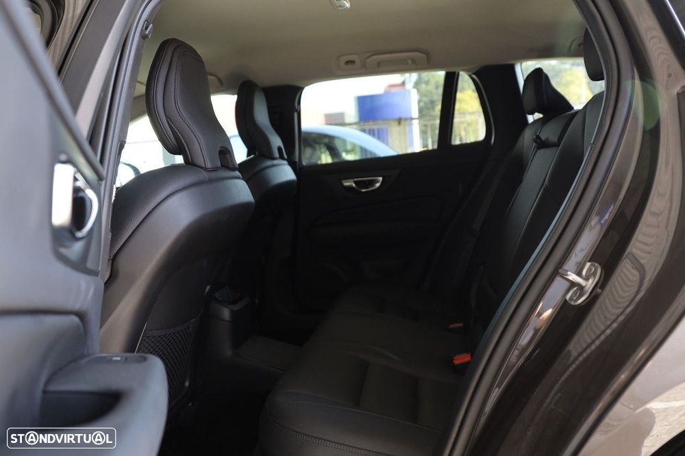 Volvo V60 2.0 T6 AWD TE Plus Dark - 13