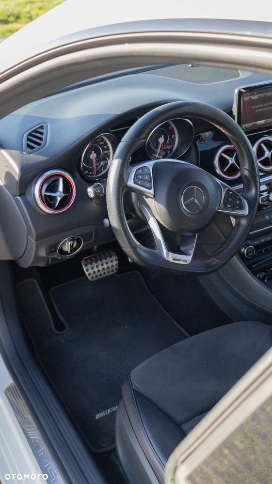 Mercedes-Benz CLA 45 AMG 4-Matic - 8