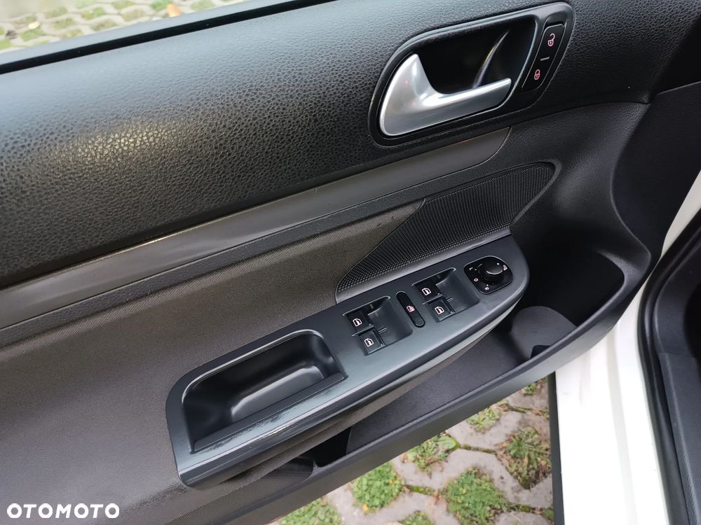 Volkswagen Golf - 10