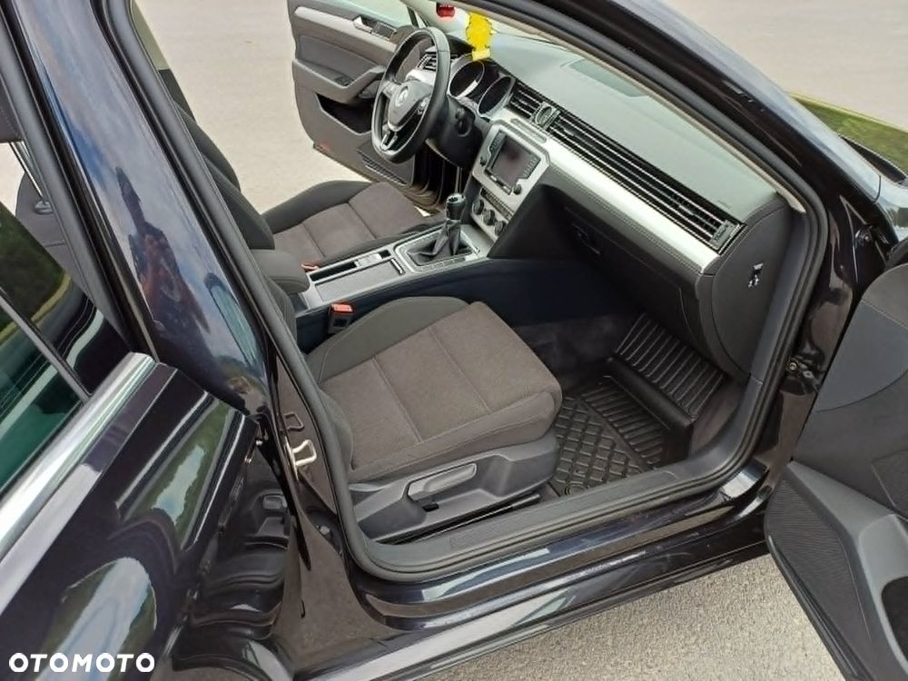 Volkswagen Passat - 11