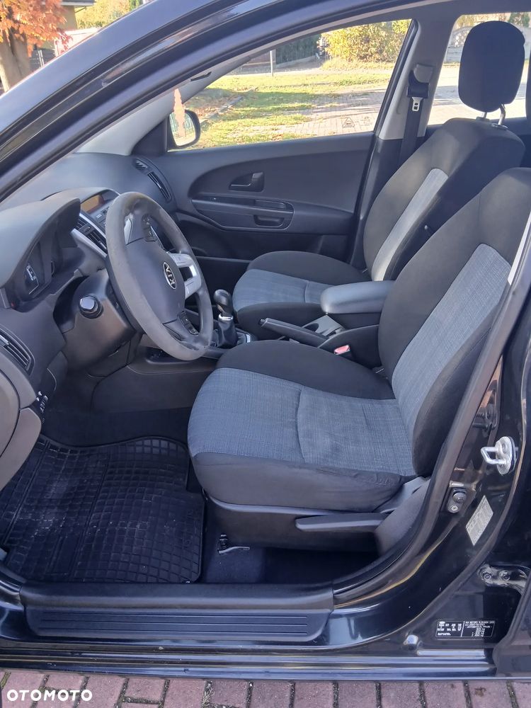 Kia Ceed - 9