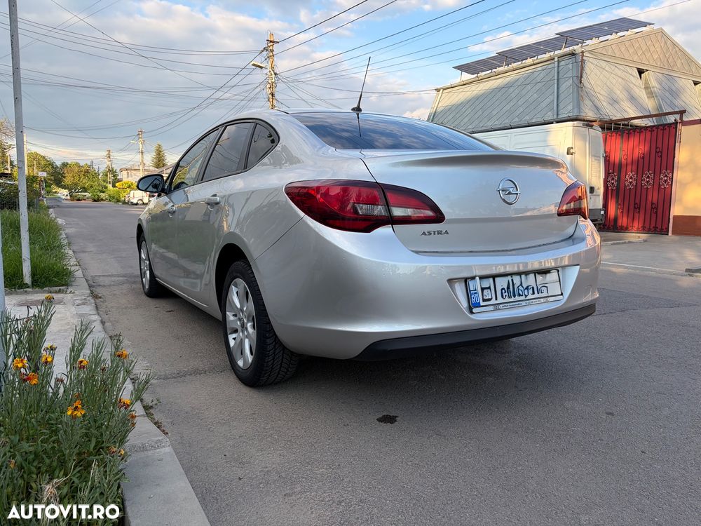 Opel Astra 1.6 TWINPORT ECOTEC Cosmo - 3